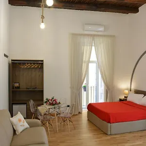 Domus 25 2* Napels